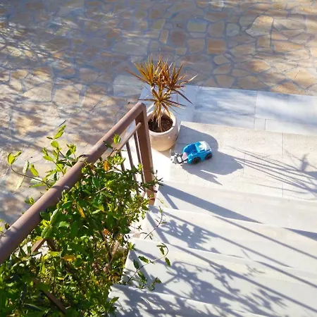 Irini Studios Apartment *